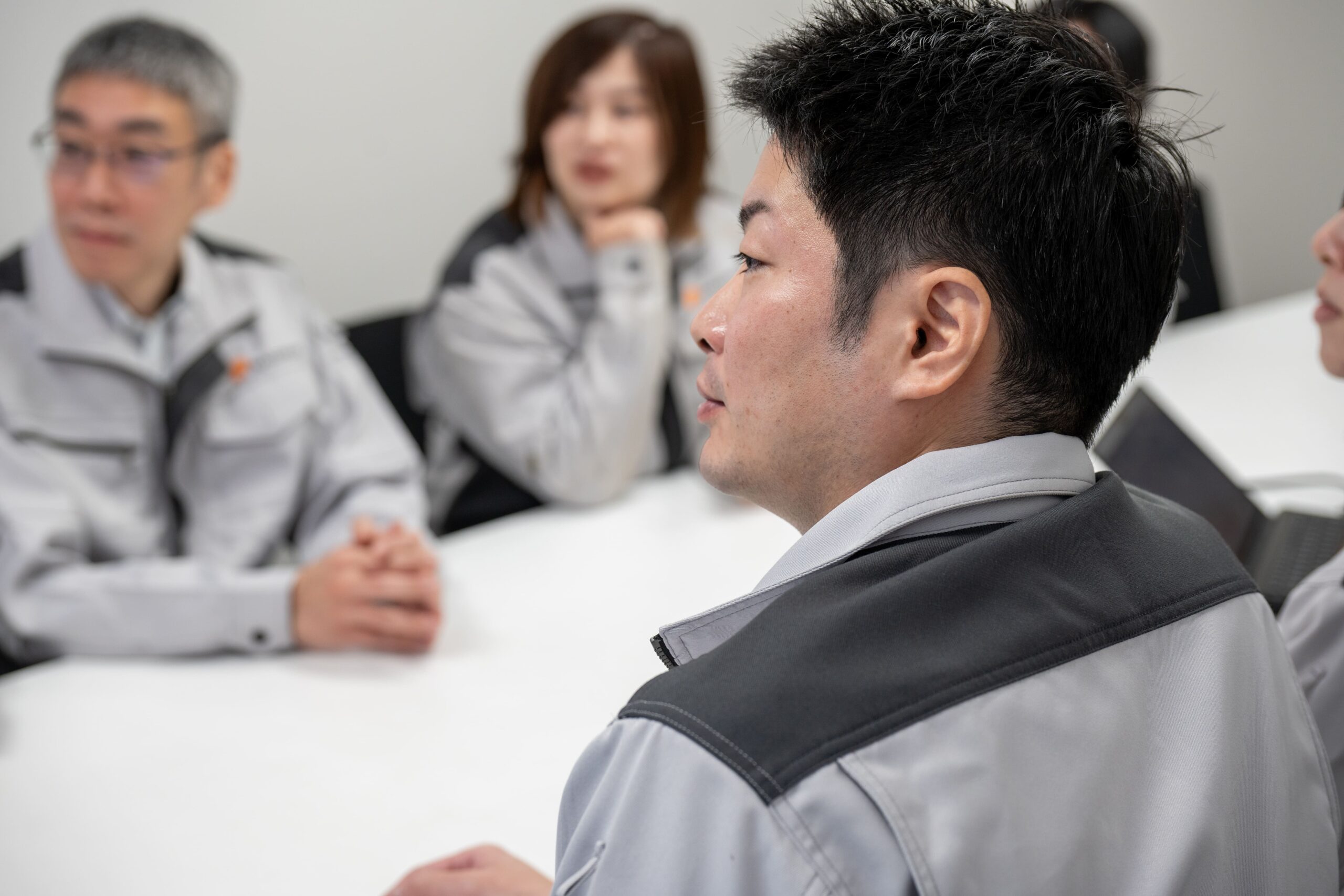 社内会議の様子